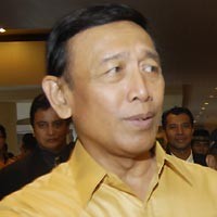 Makna Baju Berlapis Wiranto