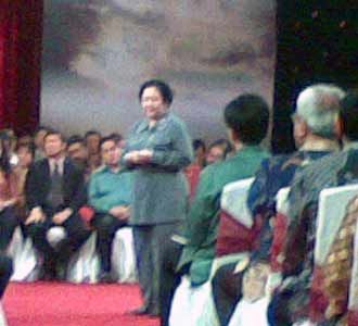 Megawati Hadiri Dialog Kadin