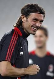 Seragam Baru di Perpisahan Maldini