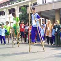 Ratusan Pelajar SD Ikuti Olimpiade Dulinan Suroboyoan