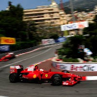 Ferrari di Grid Depan