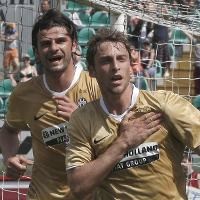 Hantam Siena, Juventus Geser Milan