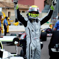 Saatnya Button Juara di Rumah Sendiri