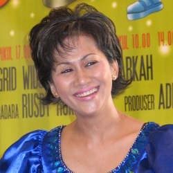 Facebook Haram, Ayu Diah Pasha Lebih Suka Blog 