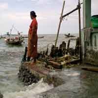 Perkampungan Nelayan Nambangan Diterjang Banjir