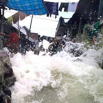 Laut Pasang di Surabaya