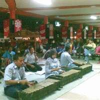 Saat Degung Menemani Kereta Tiba