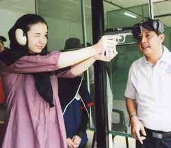 Ditelepon Ibunya, Manohara Menangis dan Minta Tolong