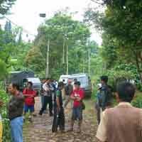 Pemulangan 15 Siswa yang Ditemukan Diiringi Hujan Deras