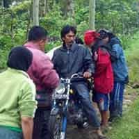 Selama 3 Hari Hanya Minum Air Embun dan Makan Daun