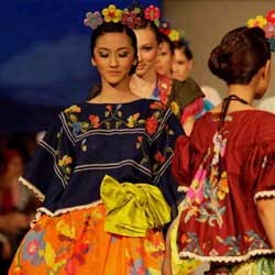 Dua Desainer India Eksis di Jakarta Fashion Week 2009