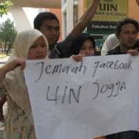 Mahasiswa UIN Sunan Kalijaga Yogya Tolak Facebook Haram