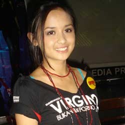 Joanna Alexandra Cium Perempuan di Virgin 2