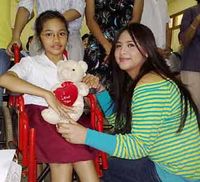 Audy Berbagi Boneka