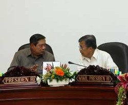 Konsultasi dengan DPR, SBY dan JK Tampil Bersama di Istana