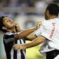 Ronaldo Jambak Lawan, Fans Serang Pemain