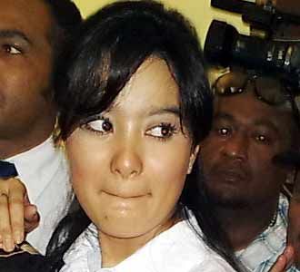 Marcella Membela Diri