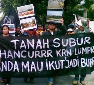 Demo Boikot Produk Bakrie