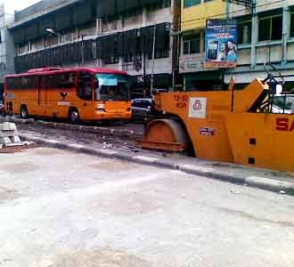 Busway di Hasyim Ashari Dibeton