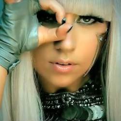 Ngaku Biseksual, Lady Gaga Intimidasi Pacar