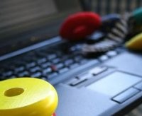 Lindungi Anak, Kasih Ponsel Rp 300 Ribuan