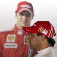 Klub Empat Tunggu Massa