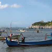 Tinggi Pasang Laut di Pesisir Surabaya Menurun