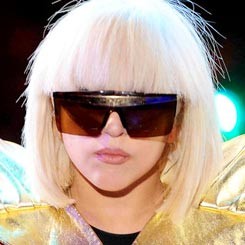 Lady Gaga Bugil di Sampul Majalah!