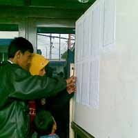 Keluarga Penumpang dan  ABK Banjiri Posko Informasi