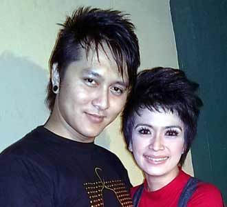 Yulia Rachman Kompak Bareng Suami