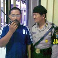 Intel Polwiltabes Gadungan Hajar Bikers dengan HT