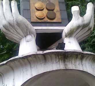 Tugu Adipura Telantar