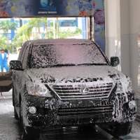Cuci Mobil Pakai Robot Cuma Rp 20.000