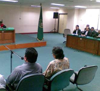 Sidang Aulia Pohan Cs Ditunda