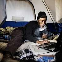 Gelandangan pun Nyandu Facebook