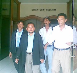 Tuntut Klaim Asuransi, 30 Pemilik Kendaraan Geruduk Prima Vista