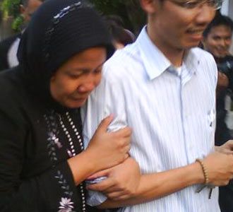 Prita Dijemput Suami