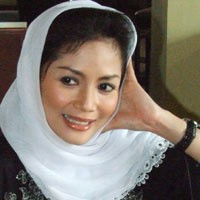 Resmi Menjanda, Kristina Kembali Jual Suara