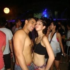 Nia Ramadhani Pamer Perut Bareng Ardhie Bakrie