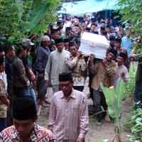 Korban Asal Pacitan Dimakamkan, Bupati Santuni Keluarganya