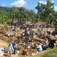 Misiyah Ikut Digaruk Polisi Ketika Antar Makanan