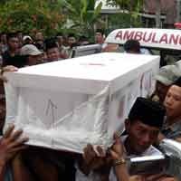 Kedatangan Jenazah Asal Blitar Disambut Isak Tangis