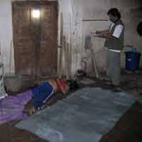 Istri Dibantai, Jenazah Dibiarkan Tergeletak di Dapur