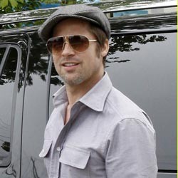 Tiru Gaya Kasual Brad Pitt Yuk!
