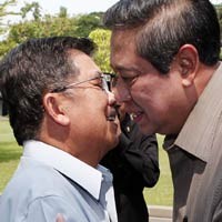 SBY - JK Berhadapan di Kubah Emas