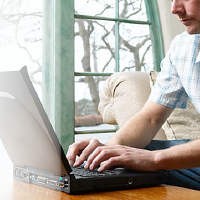 Waduh, Suami Cari Relawan Pemerkosa Istri di Internet