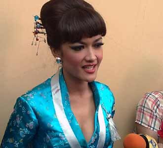 Lagi, Jupe Pamer Belahan Dada