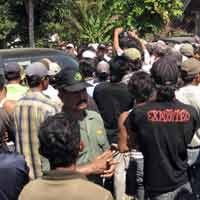 Kunjungi Tambang Emas, Rombongan Dirjen Dihadang Massa