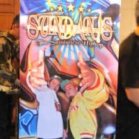 Sundanis Laris Manis Dengan Sentuhan Etnik