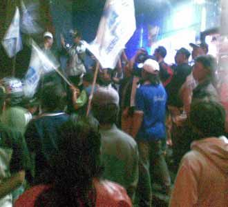 Puluhan Orang Demo Rumah PAN